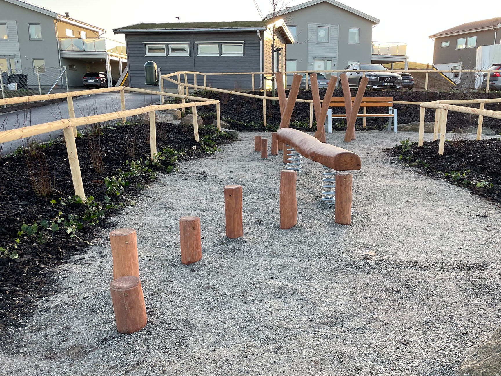 Stolpehopp og balansebane i boligområde