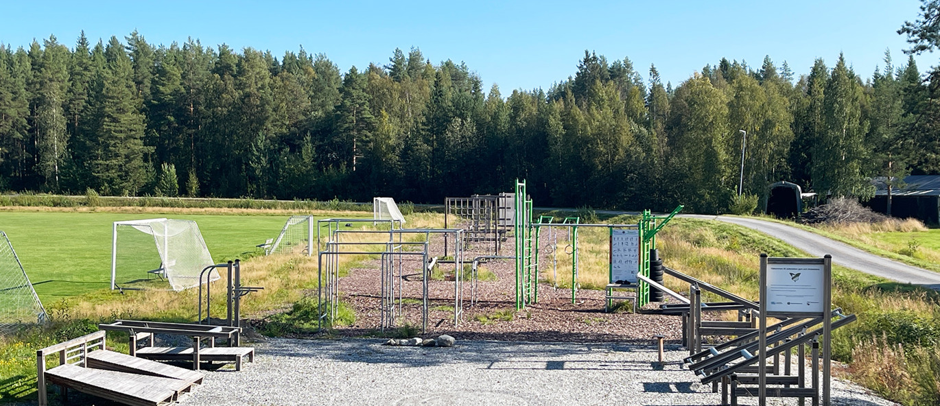 Utegym og hinderløype ved fotballbanen
